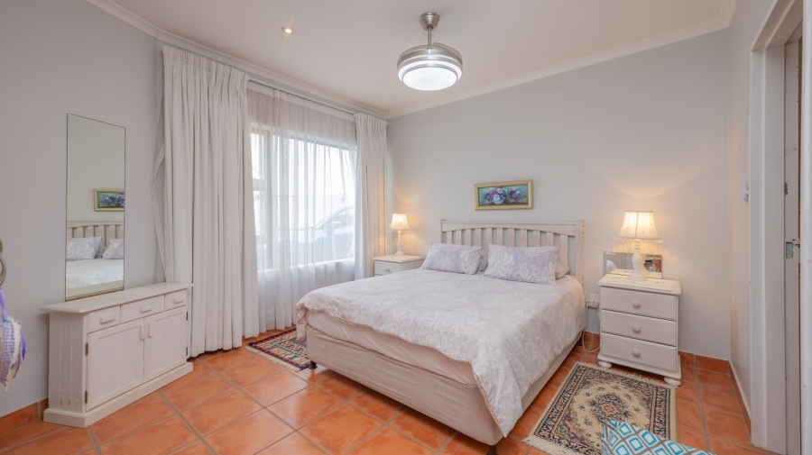 5 Bedroom Property for Sale in Struisbaai Western Cape